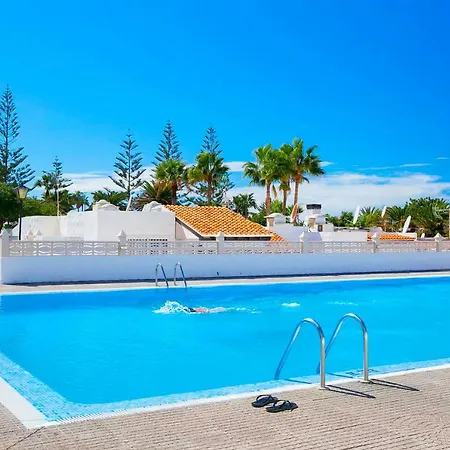 Cozy In アパートホテル 3*